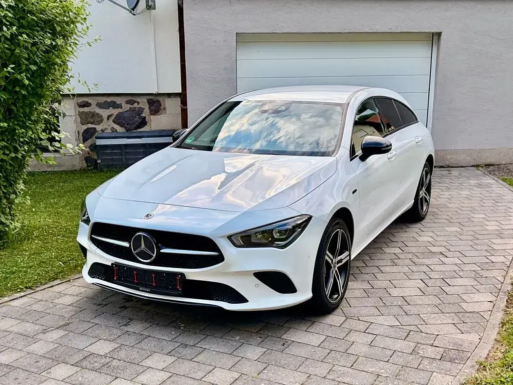 Gebraucht Mercedes CLA250e 218 PS (160 kW) 2021 Weiß Coupé