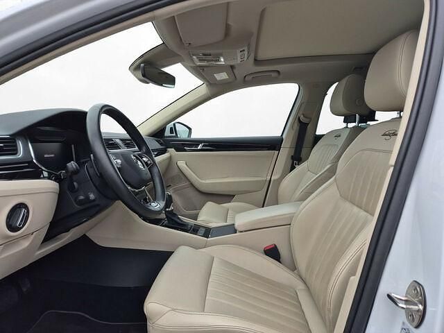 Gebraucht Skoda Superb LAURIN & KLEMENT 218 PS (160 kW) 2020 Weiß Kombi