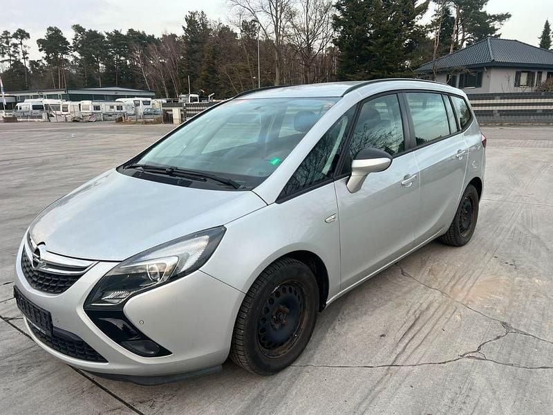 Gebraucht Opel Zafira Edition 140 PS (102 kW) 2016 Silber Van / Kleinbus