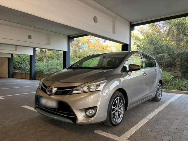 Braun Gebraucht 2015 Toyota Verso Van / Kleinbus | 6.195 € (Superpreis) - Bild 1/4