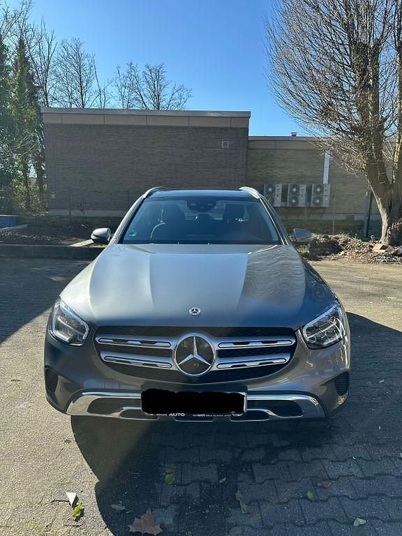 Gebraucht Mercedes GLC300e 194 PS (142 kW) 2021 Grau SUV