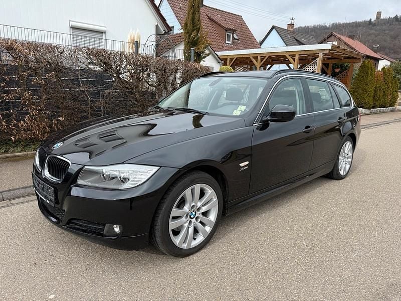 Gebraucht BMW 320 184 PS (135 kW) 2012 Schwarz Kombi