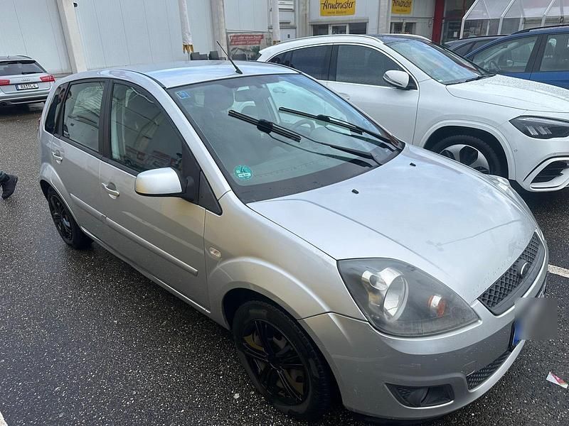Gebraucht Ford Fiesta 75 PS (55 kW) 2008 Silber Kleinwagen