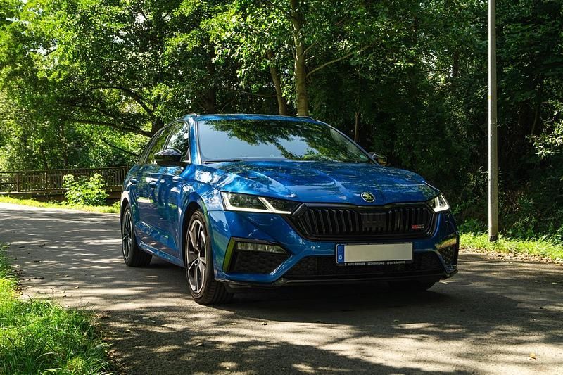 Blau Gebraucht 2020 Skoda Octavia vRS Kombi | 25.500 € (Fairer Preis) - Bild 1/4
