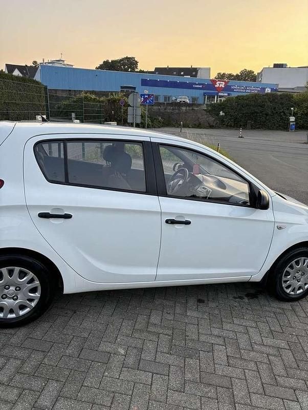 Gebraucht Hyundai i20 Classic 78 PS (57 kW) 2009 Weiß Limousine