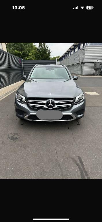 Grau Gebraucht 2016 Mercedes GLC250 SUV | 22.700 € (Fairer Preis) - Bild 1/4