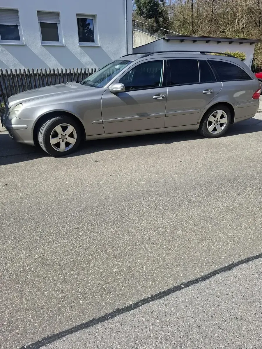 Używany Mercedes E280 190 KM (139 kW) 2005 Szary Kombi