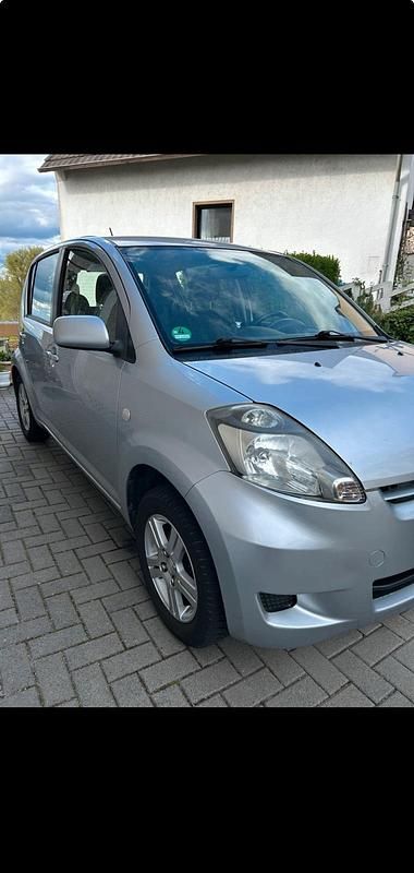 Gebraucht Daihatsu Sirion 91 PS (66 kW) 2009 Silber Kleinwagen