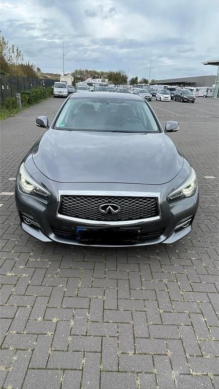 Silber Gebraucht 2016 Infiniti Q50 Limousine | 13.500 € - Bild 1/4
