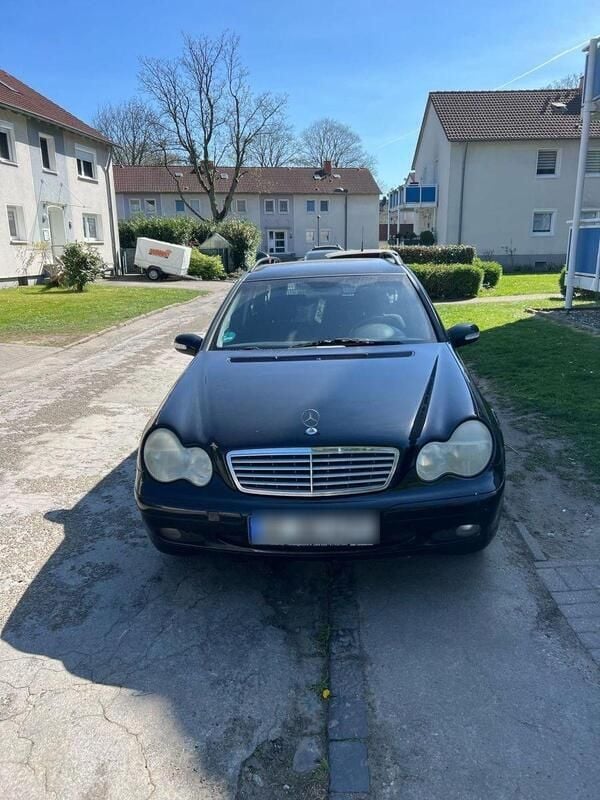 Schwarz Gebraucht 2001 Mercedes C220 Classic Kombi | 950 € (Guter Preis) - Bild 1/4