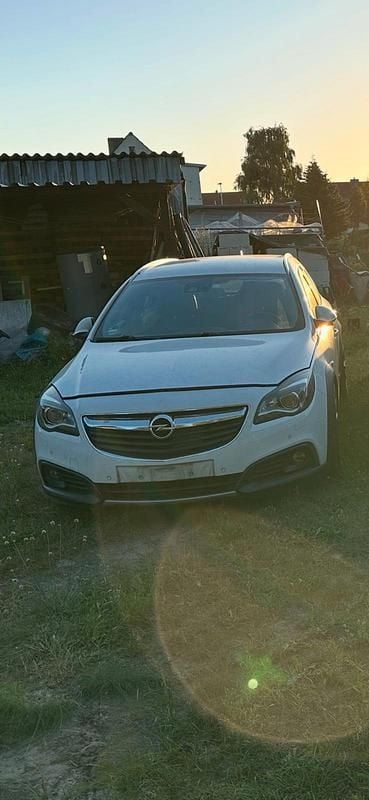 Gebraucht Opel Insignia Country Tourer 194 PS (142 kW) 2014 Weiß Kombi