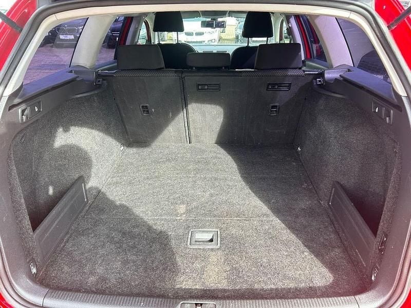 Gebraucht VW Passat Trendline 140 PS (102 kW) 2012 Rot Kombi