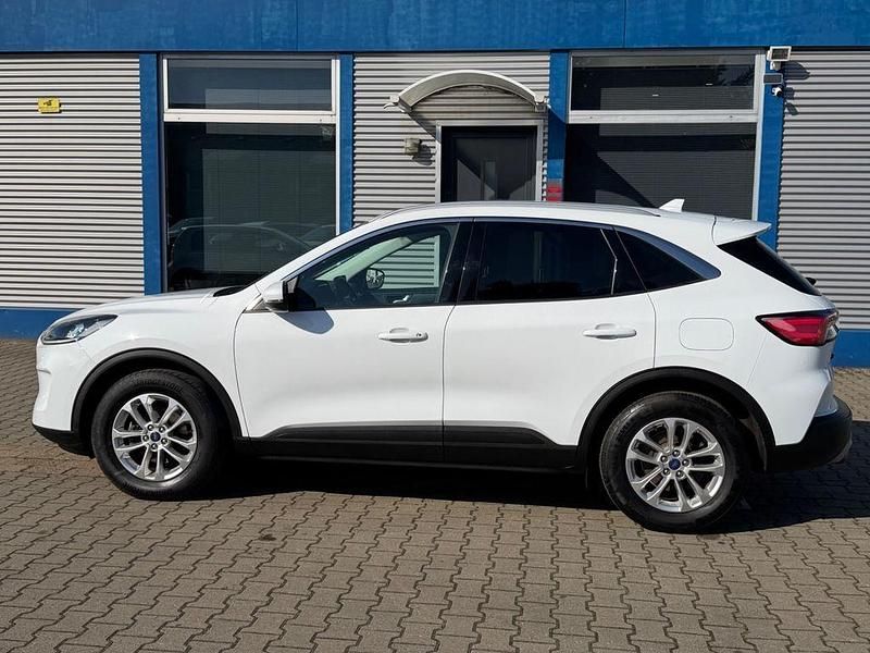 Gebraucht Ford Kuga Titanium 120 PS (88 kW) 2022 Weiß SUV