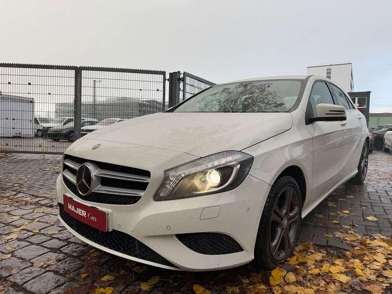 Weiß Gebraucht 2014 Mercedes A200 Limousine | 10.490 € (Fairer Preis) - Bild 1/3