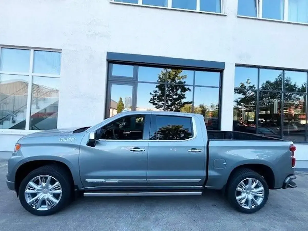 Neu Chevrolet Silverado 309 PS (227 kW) 2026 Gxd sterling gray SUV