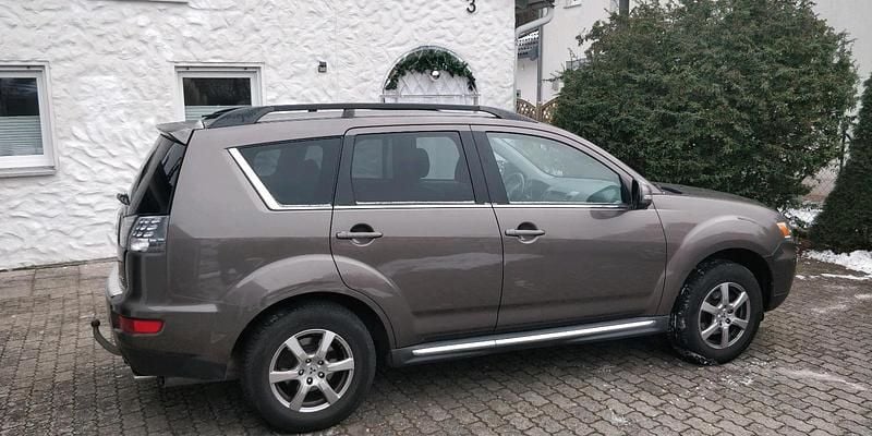 Gebraucht Mitsubishi Outlander 146 PS (107 kW) 2011 Braun SUV