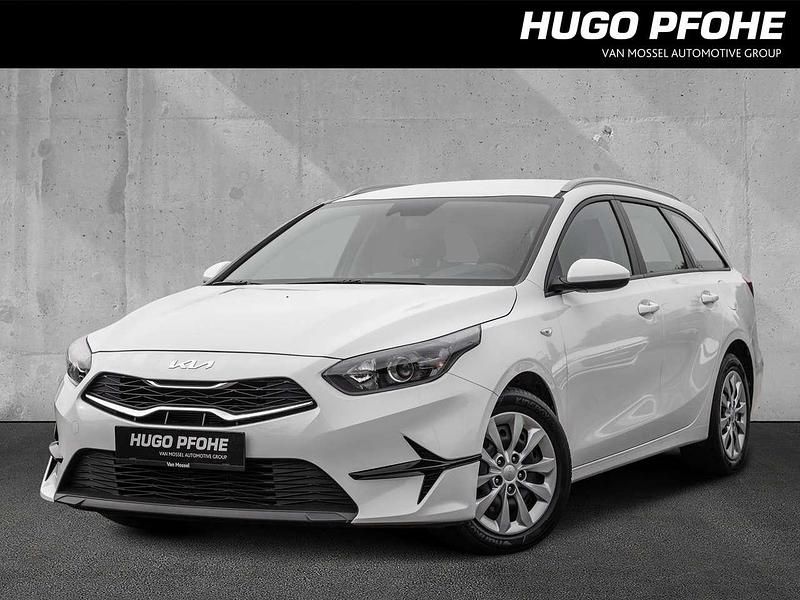 (hw2) deluxe white m Gebraucht 2023 Kia Ceed Kleinwagen | 17.450 € (Guter Preis) - Bild 1/4