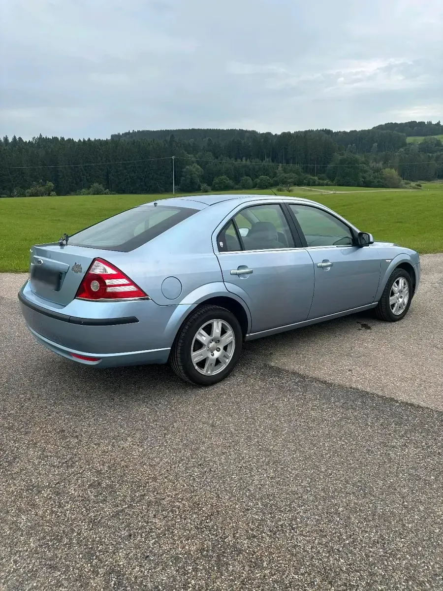 Gebraucht Ford Mondeo 145 PS (106 kW) 2005 Blau Limousine