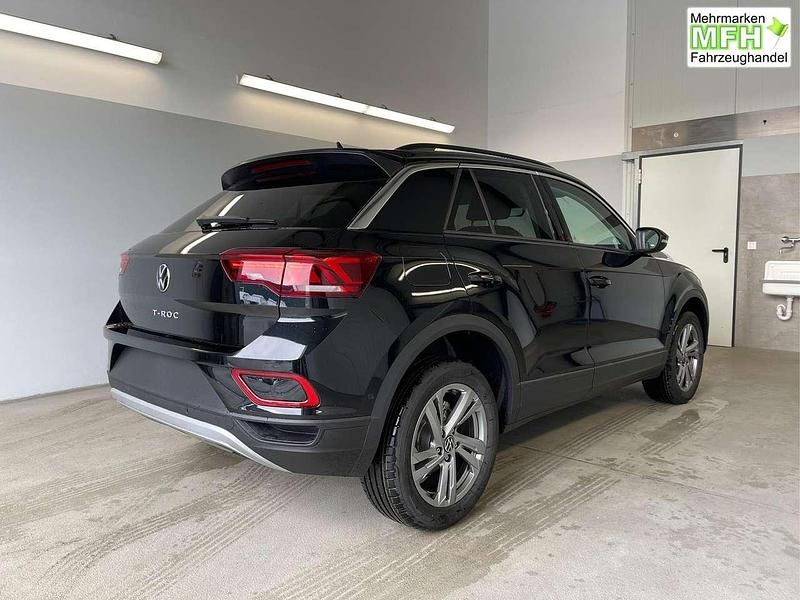 Neu VW T-Roc Life 150 PS (110 kW) 2025 [2t2t] deep black met... SUV