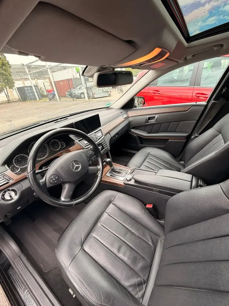 Gebraucht Mercedes E250 204 PS (150 kW) 2009 Schwarz Kombi