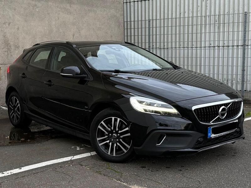 Schwarz Gebraucht 2016 Volvo V40 CC Momentum Kombi | 8.000 € (Guter Preis) - Bild 1/4