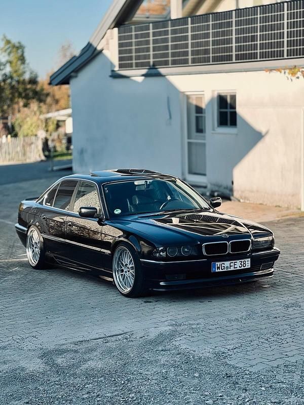 Schwarz Gebraucht 1996 BMW 728 Limousine | 12.000 € - Bild 1/4