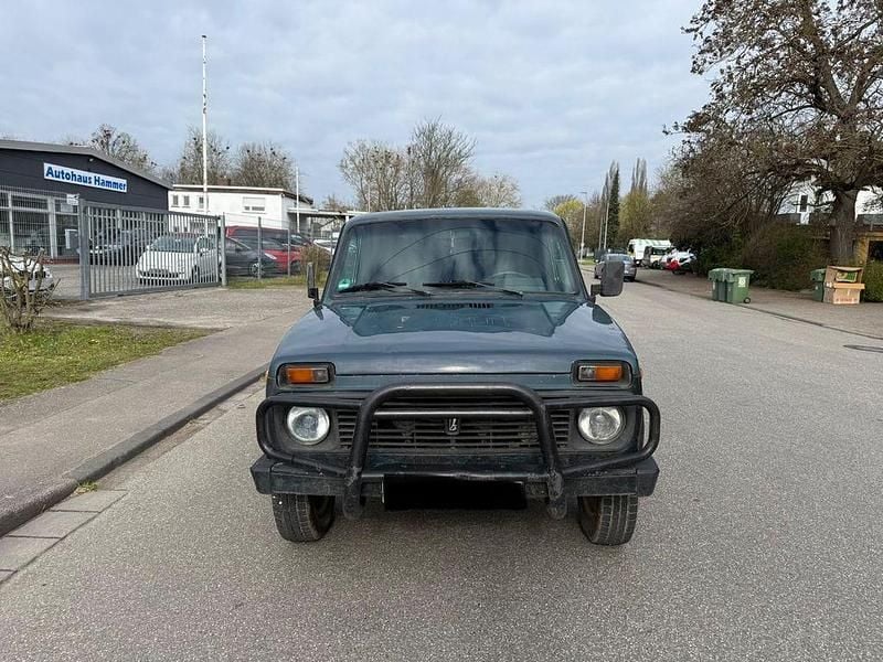 Second-hand Lada niva 80 CP (58 kW) 2003 Verde SUV