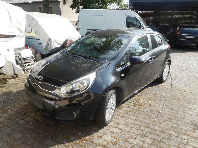 Schwarz Gebraucht 2014 Kia Rio Kleinwagen | 6.790 € (Fairer Preis) - Bild 1/4