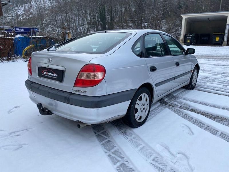 Gebraucht Toyota Avensis Sol 129 PS (94 kW) 2002 Silber Limousine