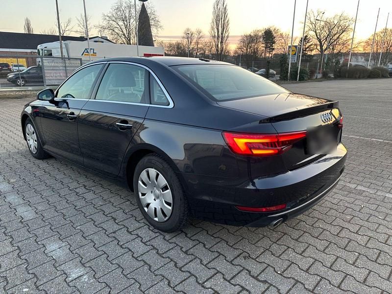 Gebraucht Audi A4 Ambition 150 PS (110 kW) 2015 Blau Limousine