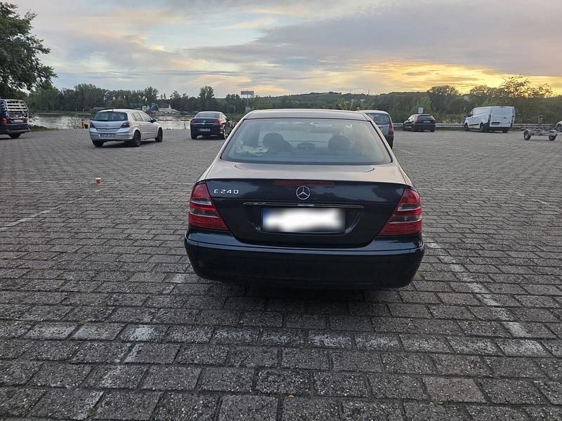Second-hand Mercedes E240 177 CP (130 kW) 2002 Andere farben Berlinǎ