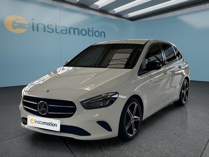 Weiß Gebraucht 2021 Mercedes B200 Van / Kleinbus | 24.599 € (Fairer Preis) - Bild 1/4
