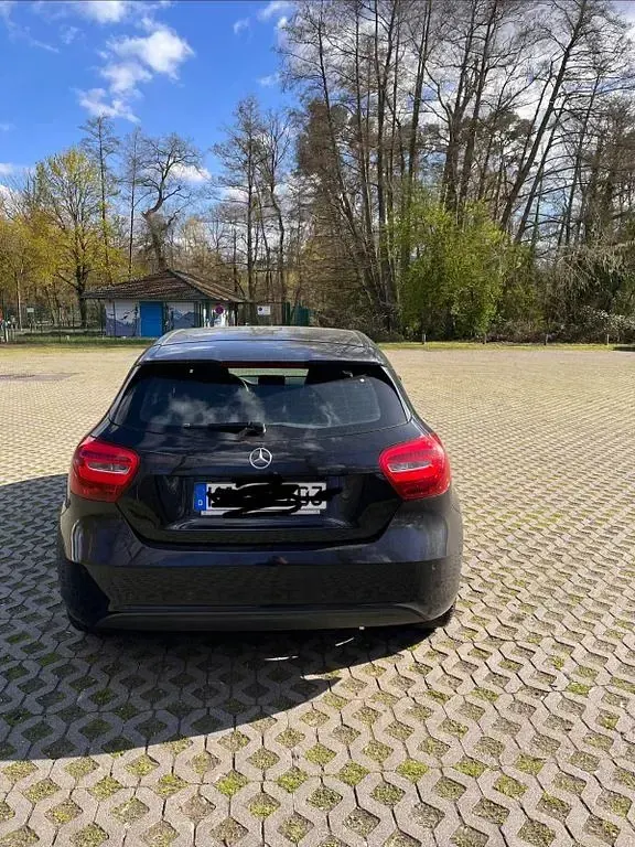 Gebraucht Mercedes A180 Style 122 PS (89 kW) 2017 Schwarz Limousine