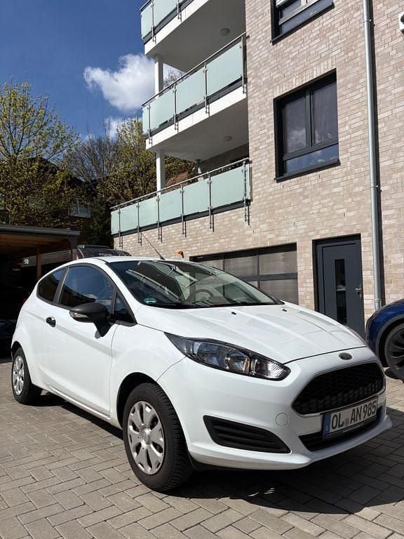 Gebraucht Ford Fiesta Trend 60 PS (44 kW) 2016 Weiß Kleinwagen