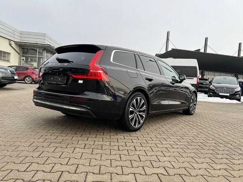 Gebraucht Volvo V60 Plus 455 PS (334 kW) 2022 Onyx black / metallic Kombi