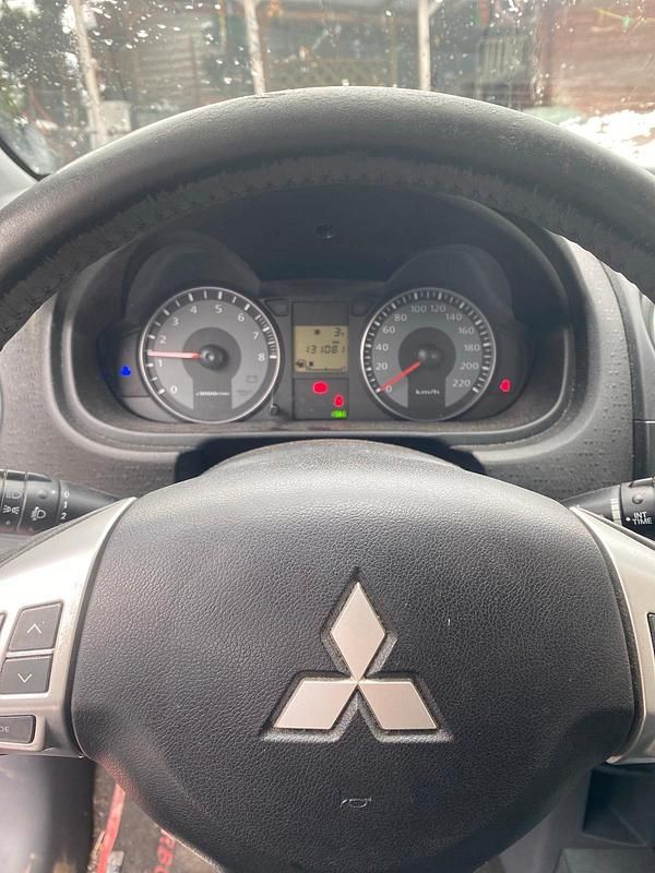 Gebraucht Mitsubishi Colt 95 PS (69 kW) 2011 Rot Kleinwagen