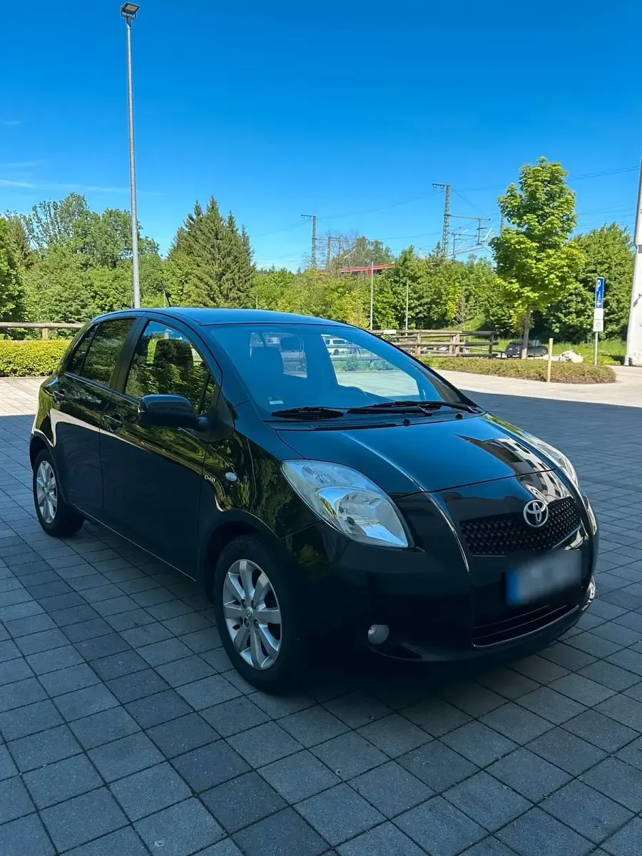 Gebraucht Toyota Yaris 90 PS (66 kW) 2009 Schwarz Kleinwagen