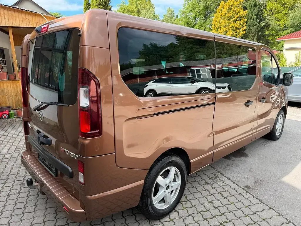 Gebraucht Opel Vivaro 145 PS (106 kW) 2016 Braun Van / Kleinbus