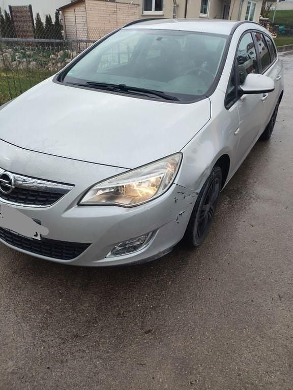Gebraucht Opel Astra 140 PS (102 kW) 2011 Silber Kombi