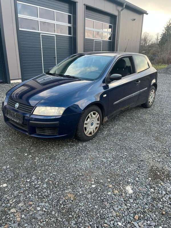 Navy blau met. Gebraucht 2004 Fiat Stilo Limousine | 490 € (Guter Preis) - Bild 1/4