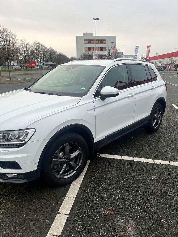 Weiß Gebraucht 2019 VW Tiguan Comfortline SUV | 17.499 € (Superpreis) - Bild 1/4