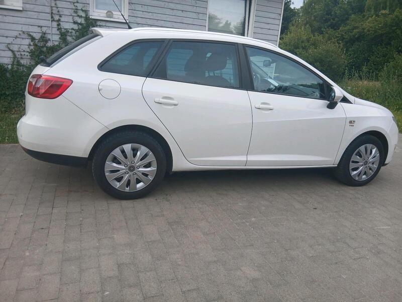 Weiß Gebraucht 2010 Seat Ibiza ST Kombi | 4.900 € - Bild 1/4