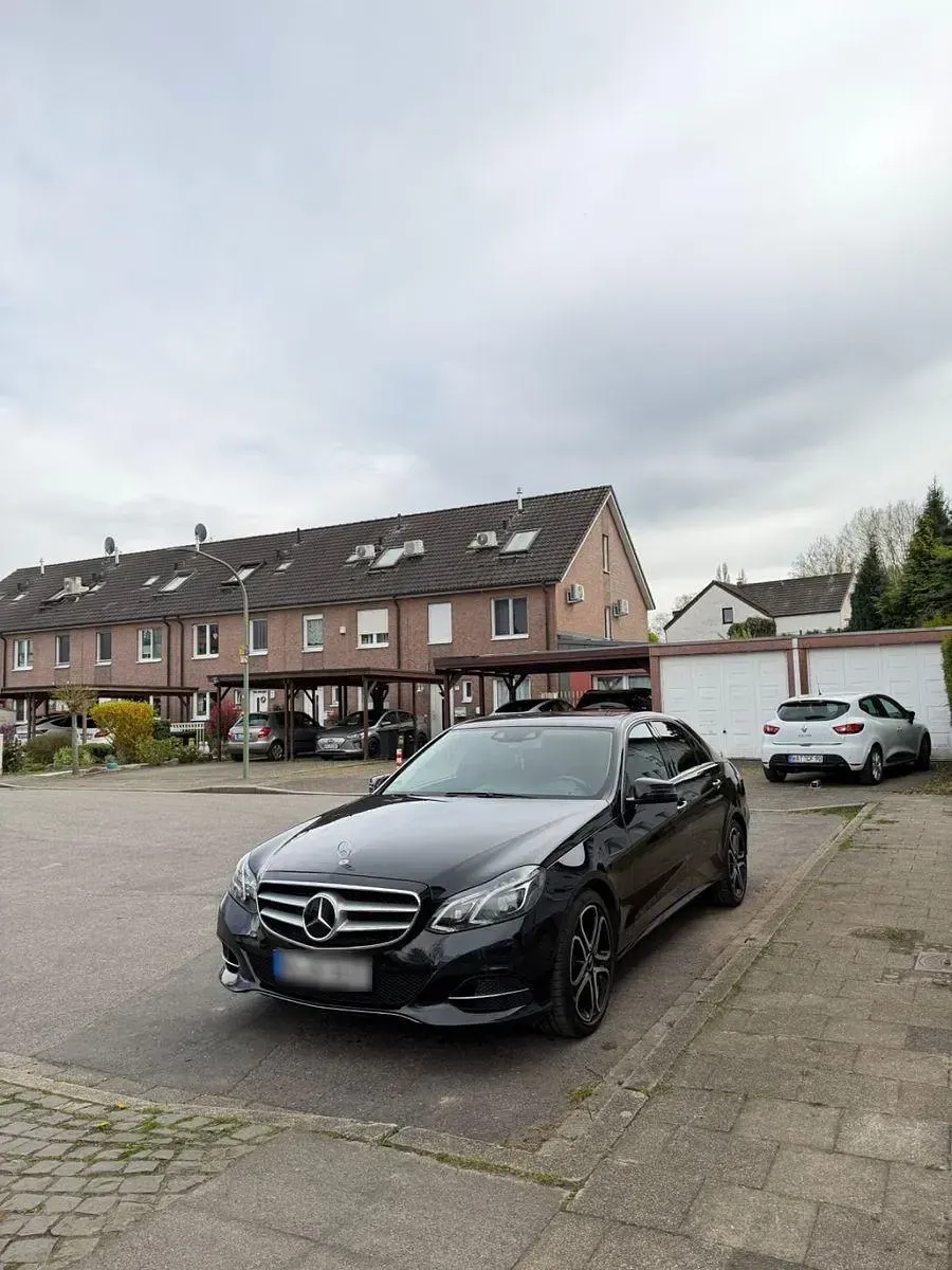 Gebraucht Mercedes E220 Edition 170 PS (125 kW) 2014 Schwarz Limousine