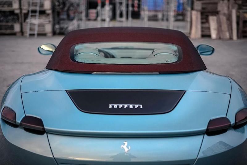 Neu Ferrari Roma 620 PS (456 kW) 2025 Blau Cabrio