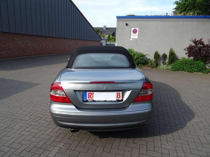 Gebraucht Mercedes CLK200 AMG 184 PS (135 kW) 2009 Palladiumsilber  metalliclack Cabrio