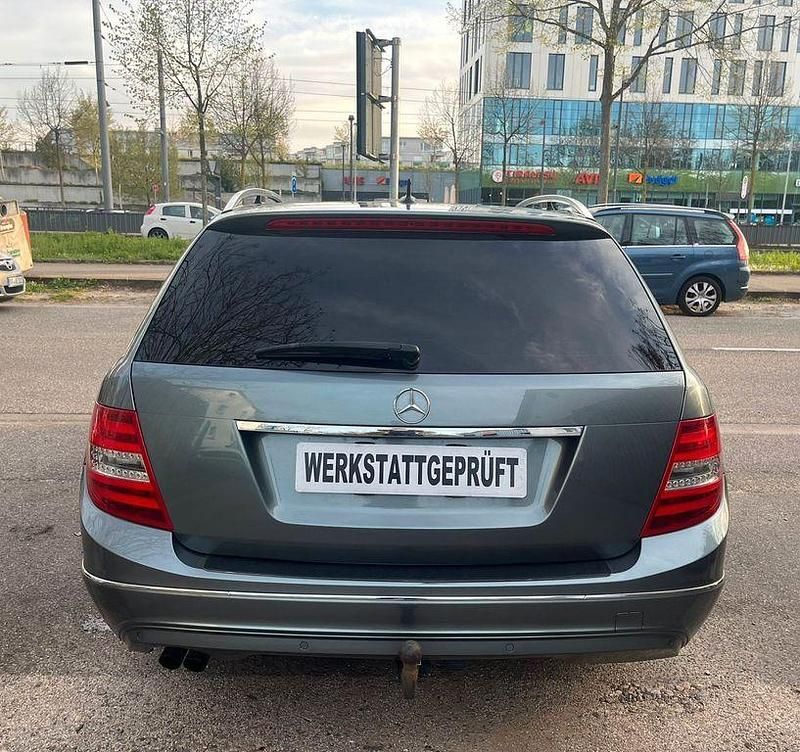 Gebraucht Mercedes C180 156 PS (114 kW) 2012 Grau Kombi
