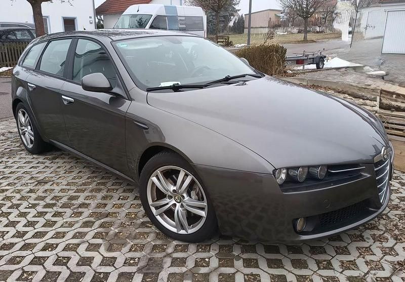 Grau Gebraucht 2008 Alfa Romeo 159 Limousine | 3.900 € (Etwas zu teuer) - Bild 1/4