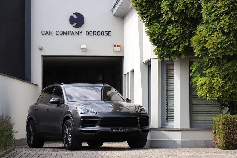 Grau Gebraucht 2022 Porsche Cayenne SUV | 86.500 € (Teuer) - Bild 1/4