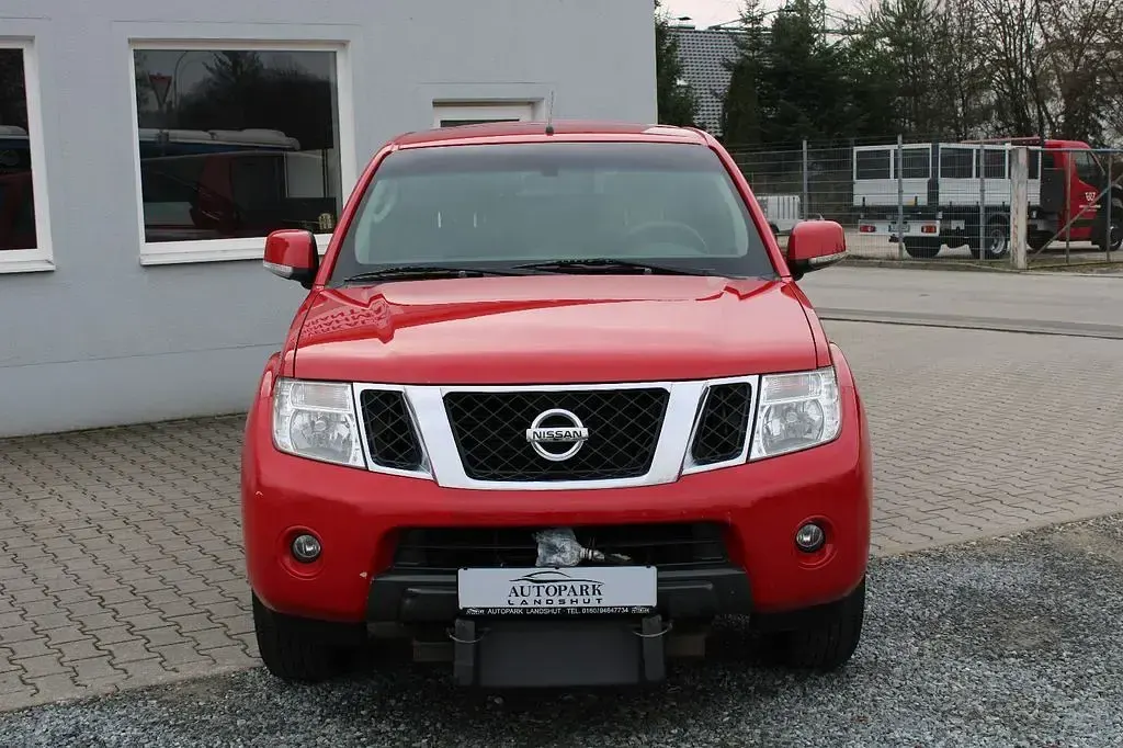Gebraucht Nissan Navara SE 190 PS (139 kW) 2011 Rot Pickup