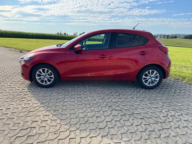 Gebraucht Mazda 2 Exclusive-Line 90 PS (66 kW) 2015 Rot Limousine